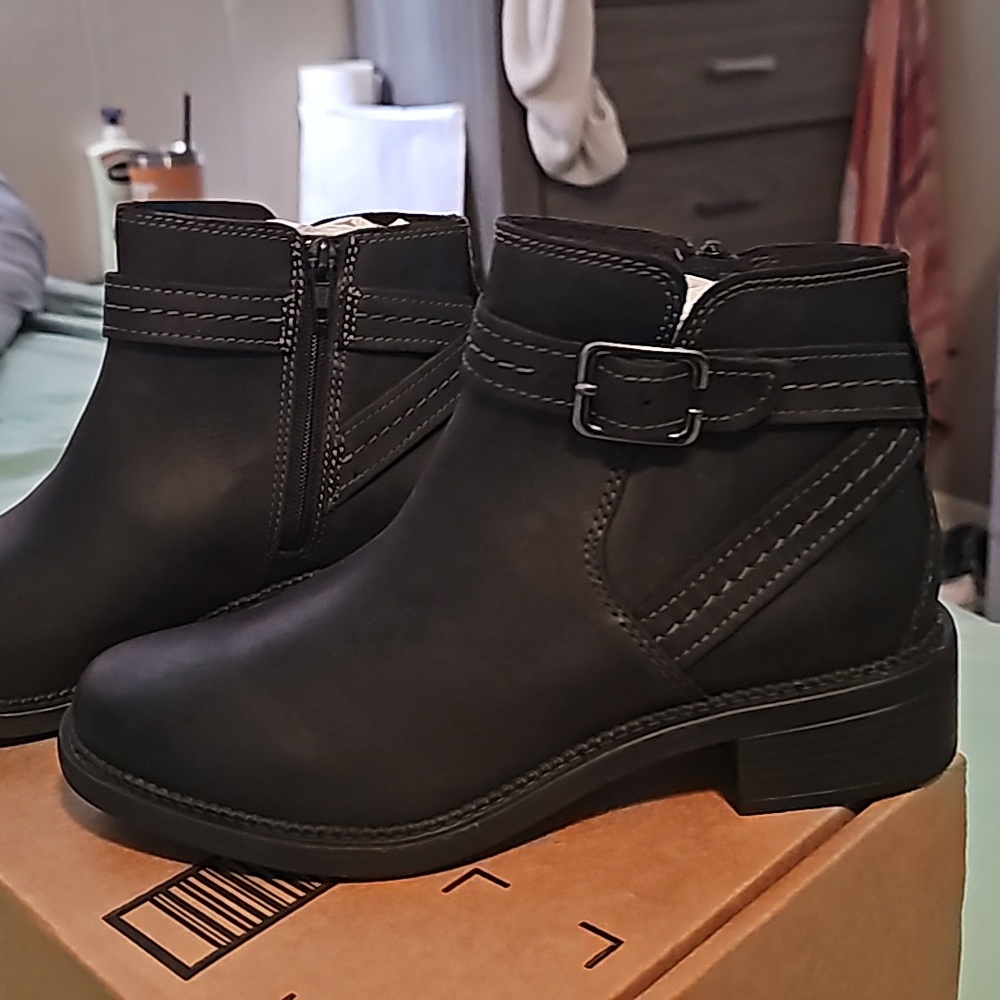 Women's Clark's leather Mae buckle booties 8 1/2